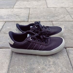 Adidas Classic Sneakers